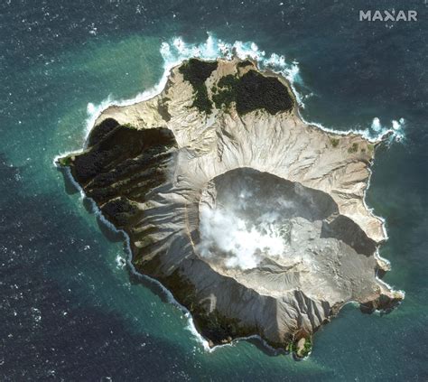 Why White Island volcanic eruption came as a surprise? Experts say it ...