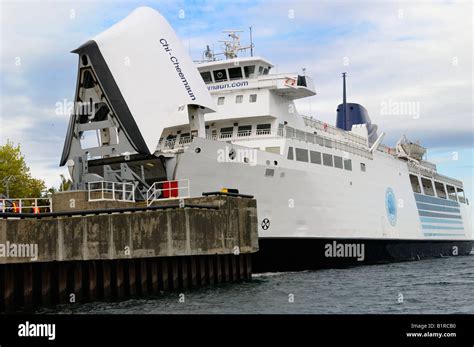 Chi Cheemaun Manitoulin Island ferry docked at Tobermory with nose up for loading cars Stock ...