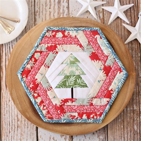 Make Your Own Christmas Table Mats | Hexagon Placemat Sewing Pattern