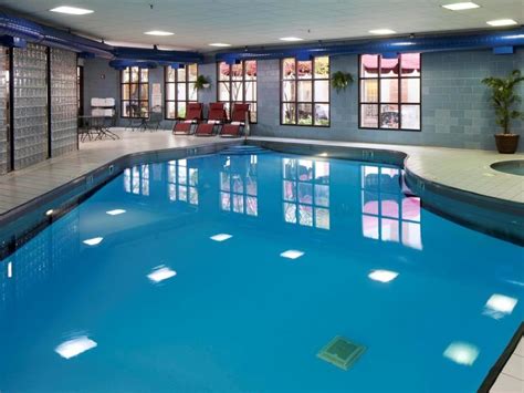 Best Price on Doubletree Hotel Bloomington in Bloomington (IL) + Reviews