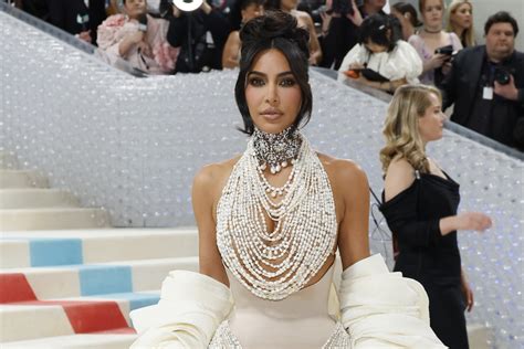 Kim Kardashian Stuns in Custom Schiaparelli at 2023 Met Gala — Met Gala ...