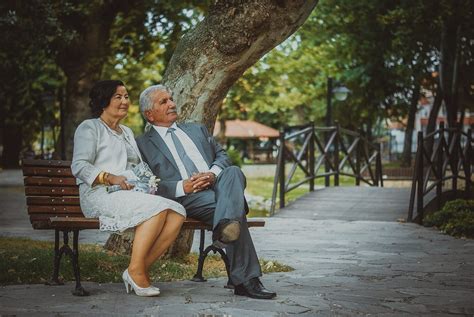 5 Wedding Gift Ideas That Are Perfect for Older Couples | PreOwned ...