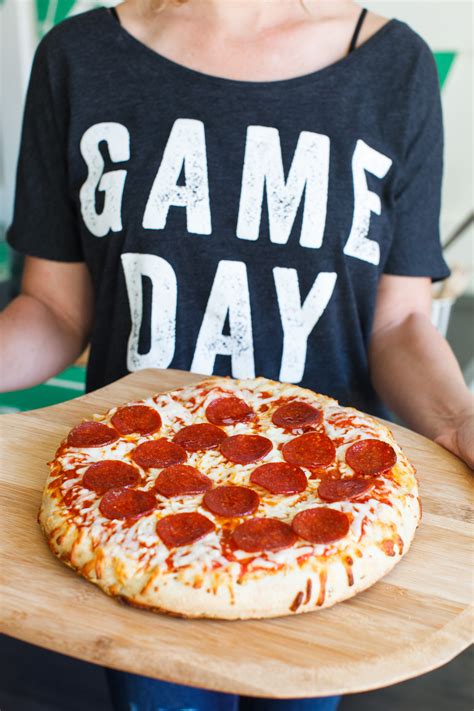 GET READY FOR GAME DAY WITH A PIZZA PARTY! | The TomKat Studio Blog