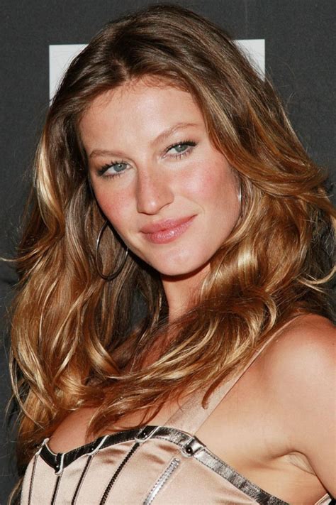 Gisele Bundchen, Dolce & Gabbana The One fragrance launch, 2007 | Gisele bundchen hair, Cool ...