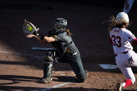 Iowa softball looks for support from bats against Northern Iowa – The Daily Iowan