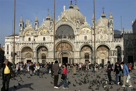 Top 10 Facts about St Mark's Square in Venice - Discover Walks Blog