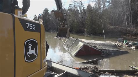 Maine fishermen clean up damage after devastating storm | newscentermaine.com