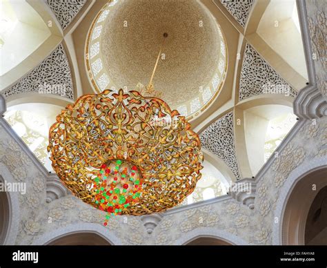 Decoration of Sheikh Zayed Mosque and biggest in the world chandelier ...