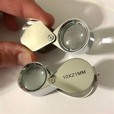 How to Use a Jeweler's Loupe Correctly: Your Definitive Guide