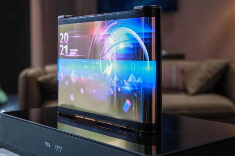 CES 2021 | TCL mostra smartphone OLED enrolável e tela de 17 polegadas