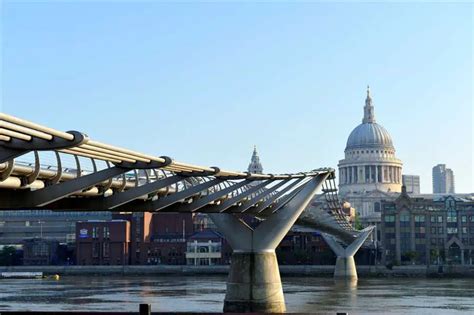 Wobbly Bridge London - Millennium Bridge - e-architect