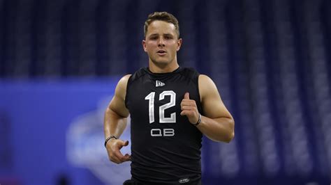 Quarterback Brock Purdy runs official 4.84-second 40-yard dash at 2022 ...