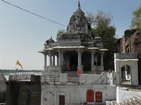 Old Kashi Vishwanath Temple, Maheshwar - Timings, History, Darshan ...