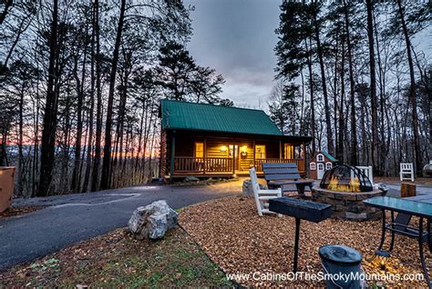 Pigeon Forge Cabin - Old Oak View - 3 Bedroom - Sleeps 10