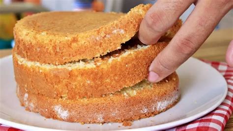 Receita de Massa de Bolo de Aniversário Simples e Barata - Artesã de Mão Cheia