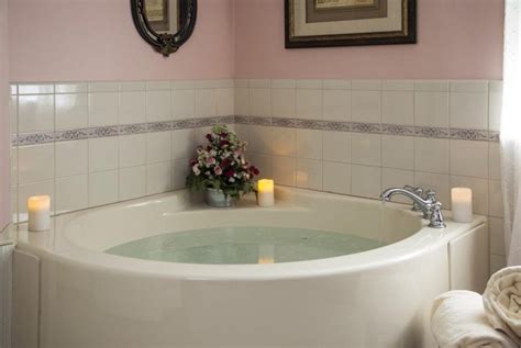 23 Pennsylvania Hotels with Hot Tub, Whirlpool or JACUZZI® in room