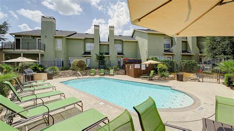 Hayden Properties sells Castle Hills Townhomes on Larkspur Drive - San Antonio Business Journal