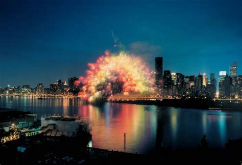 Cai Guo-Qiang. Transient Rainbow. 2002. | Ephemeral art, Fireworks ...