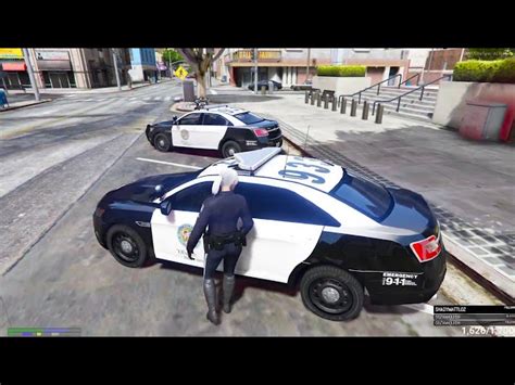 Why would anyone play a cop in GTA 5 RP?