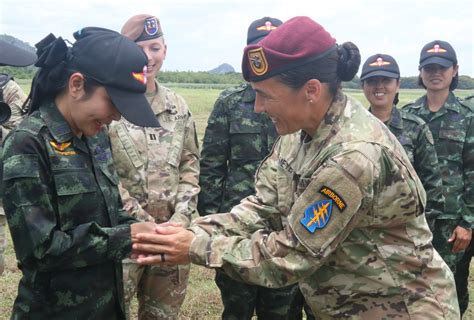 Royal Thai Army, US Soldiers Participate in Historic All-Female Airborne Course > U.S. Indo ...