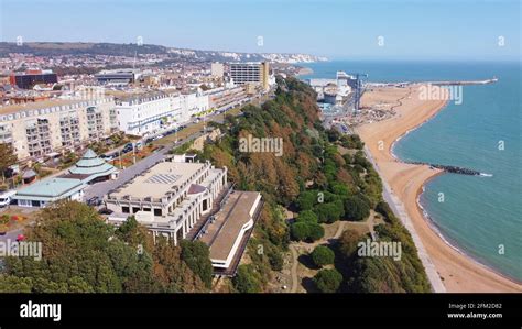 Folkestone beach hi-res stock photography and images - Alamy