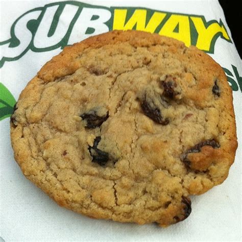 The Ruebus: "Knock-Off" Subway Oatmeal Raisin Cookies