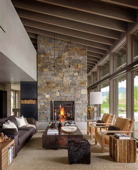 Montana ranch house embraces its striking river valley location