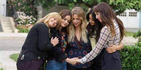 Pretty Little Liars: Why Aria Is Actually The Show's Main Character