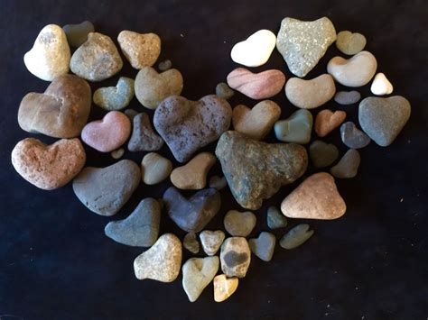 Heart ♥ Rocks | Heart shaped rocks, Heart art, Heart in nature