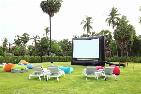 Best Outdoor Projector Setup for Daytime Use in 2022 - Outdoor Movie ...