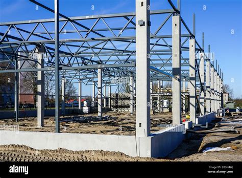 The steel frame of a building under construction Stock Photo - Alamy