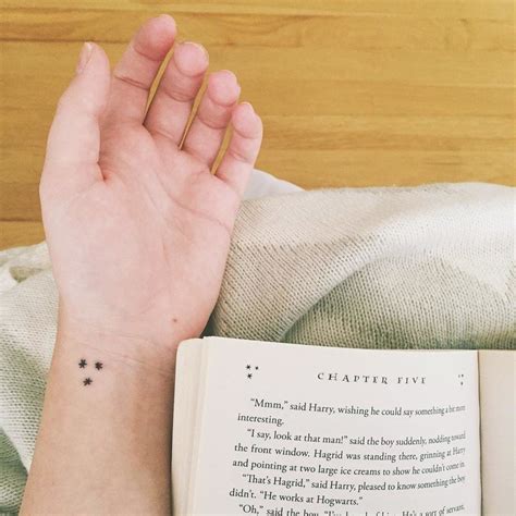 24 MINIMALIST TATTOO DESIGNS – CATCH YOUR TINY INSPIRATION – Eazy Glam