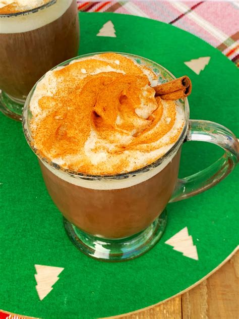 Copycat Starbucks Gingerbread Latte Recipe (BEST Homemade Version)