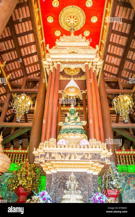 Green jade buddha statue in Chiang Rai, Thailand Stock Photo - Alamy