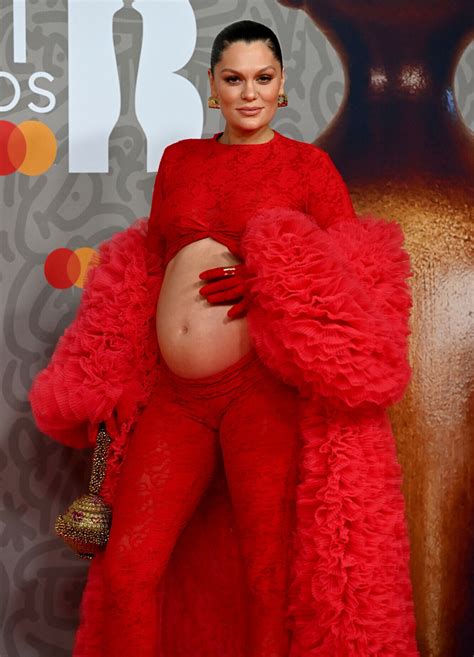 13 Celebrities Who Prove Pregnancy Can’t Stop You From Being Stylish ...