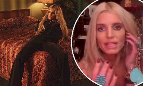 Jessica Simpson poses seductively on a bed after clapping back at the ...