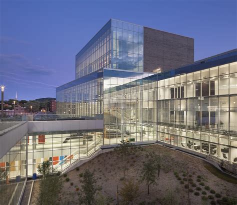 Complexe des Sciences de l’Université de Montréal - IAAQ | Institut d'acier d'armature du Québec