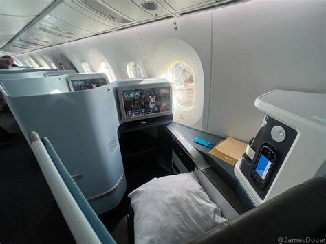 Review: KLM Boeing 787-10 Business Class, Amsterdam to Los Angeles - Travel Codex