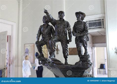 Statue Of Fidel Castro, Che Guevara And Camilo Cienfuegos Editorial ...