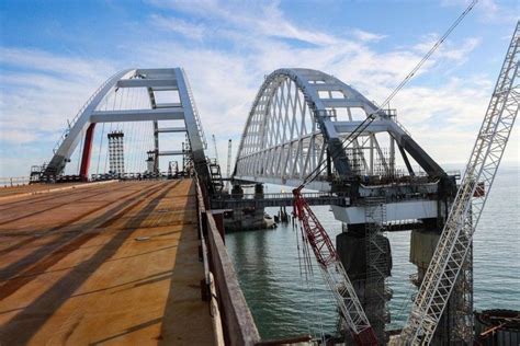 Expert points to vulnerability of Kerch bridge from military perspective | UNIAN