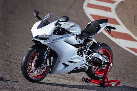 A review of the 2016 Ducati 959 Panigale