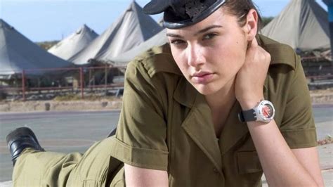 'Wonder Woman' Star Gal Gadot Says She Stands With Israel - YouTube