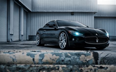 Stunning Maserati HD Wallpaper - Sleek Performance and Style