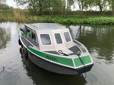 Hire a whisper boat in the Biesbosch | Jachthaven van Oversteeg