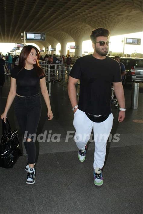 Mahira Sharma and Paras Chhabra spotted at the Mumbai airport Photo