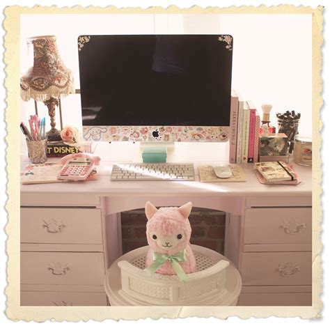 Cute desk - Kalel Kitten This is so cute maybe a bigger desk though. | pretty things | Pinterest ...