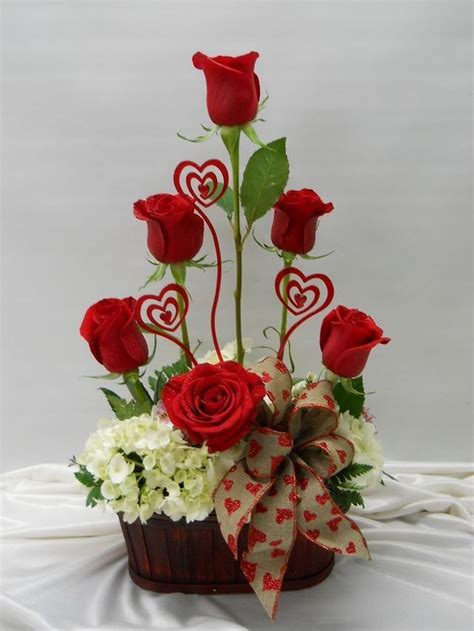 50 Lovely Rose Arrangement Ideas For Valentines Day - PIMPHOMEE