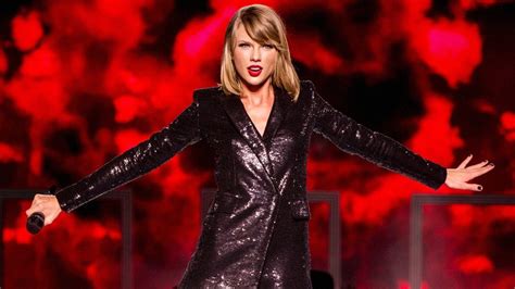 Billboard: Why Taylor Swift's '1989' Is Her Best Album: Critic's Take ...