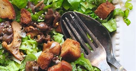 Confessions of a spoon: Wild Mushrooms Salad With Fried Croutons and Greens