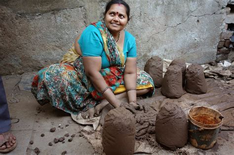 The Potters of the Dharavi Slum in Mumbai — HAMISH JACKSON ...